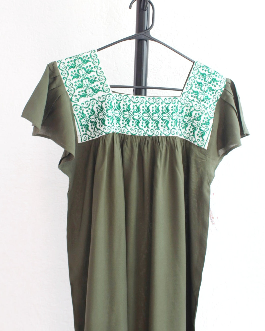 Vestido Tania Bordado Hojas Verde Militar🌿