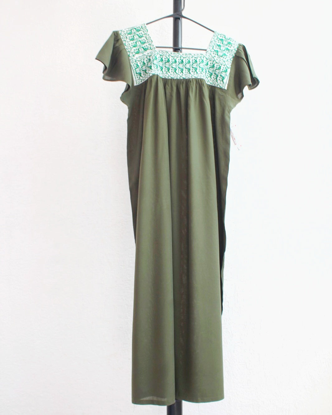 Vestido Tania Bordado Hojas Verde Militar🌿