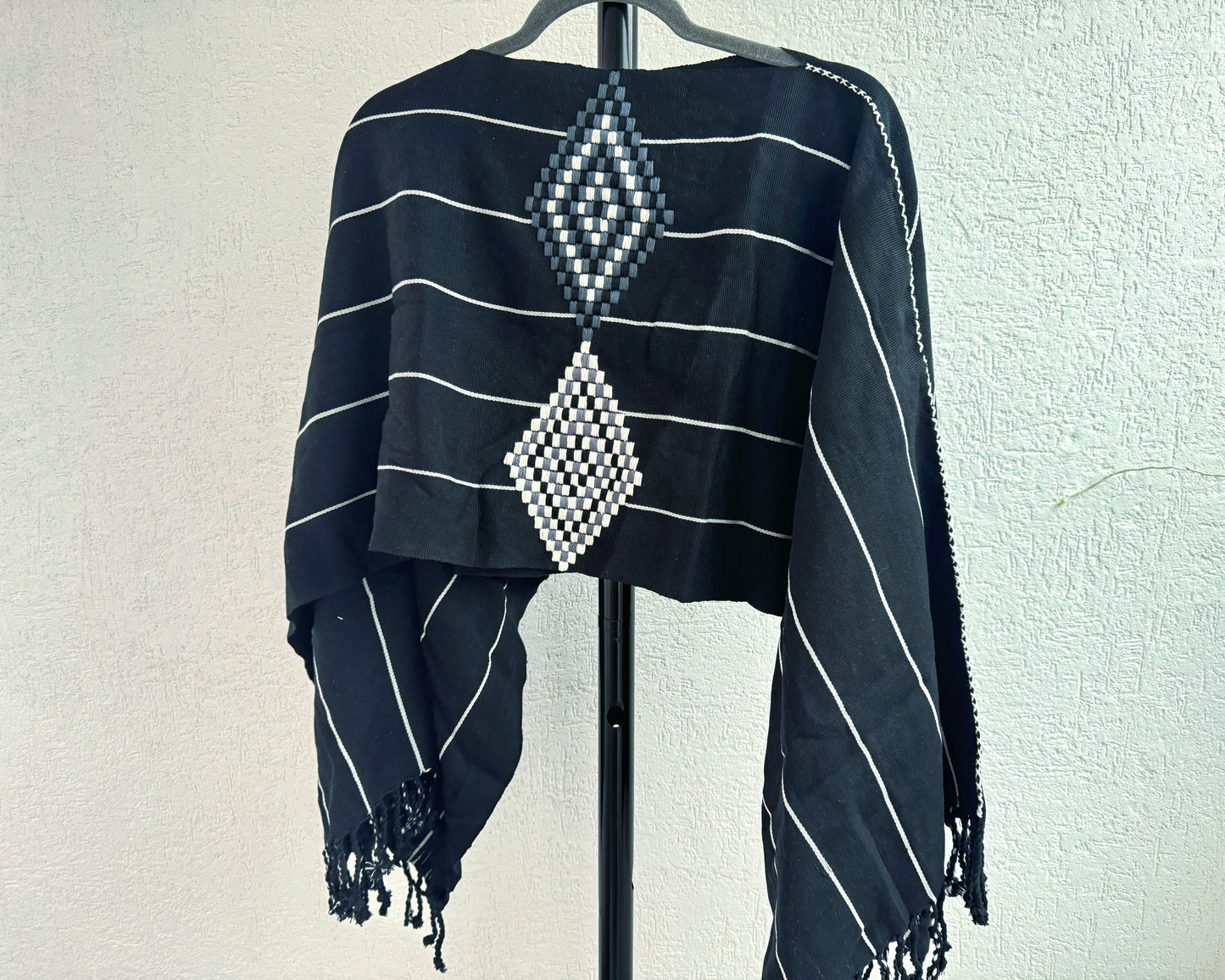 Jorongo Rombos Negro Lineas Blancas
