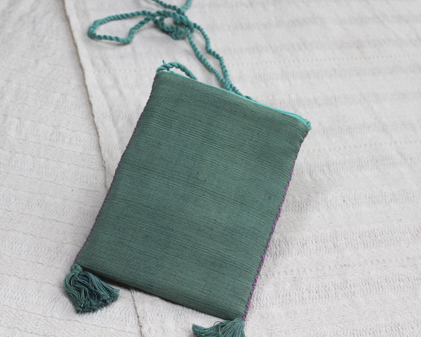 Bolso Celular Estrellas con Coronas Menta Lila