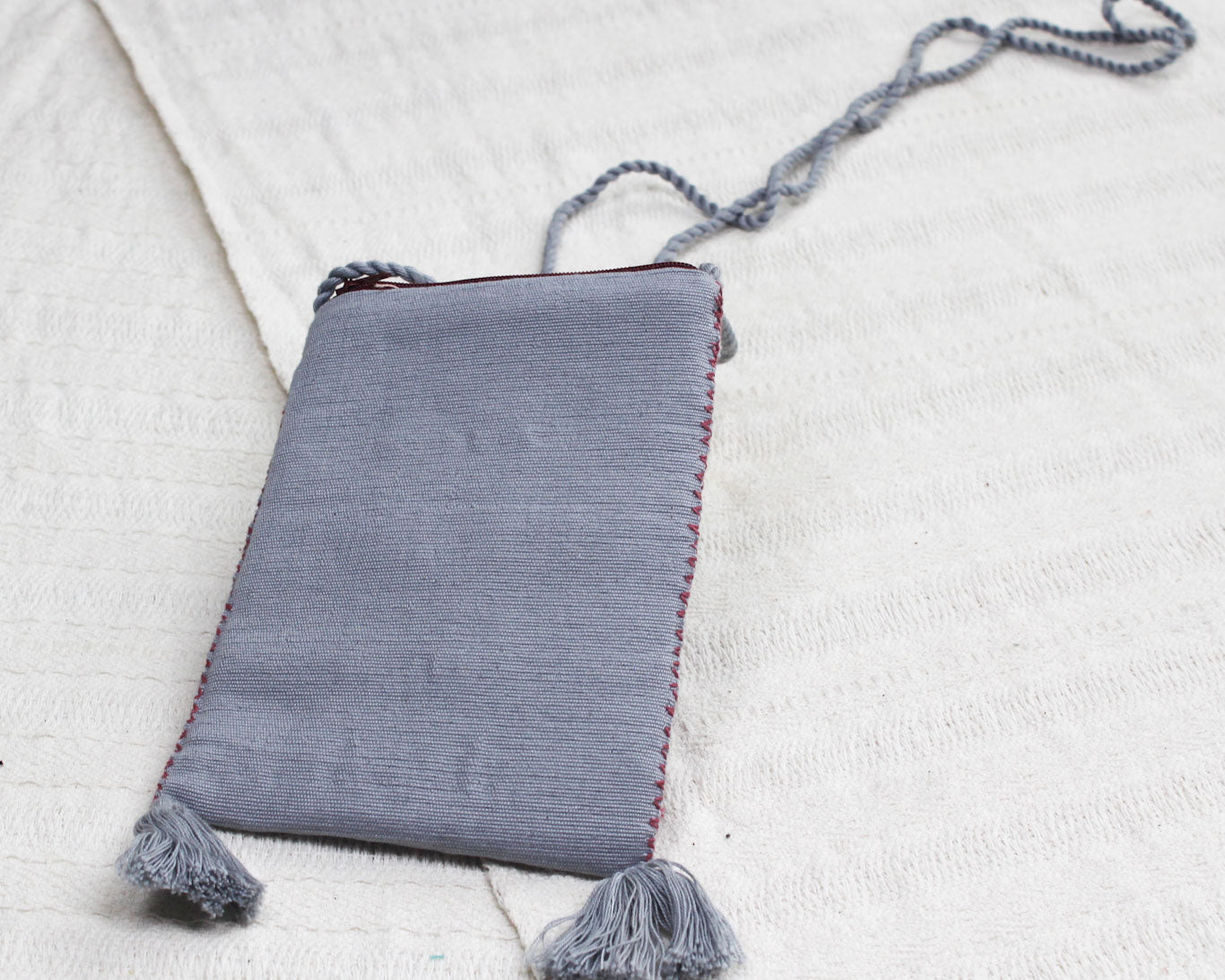 Bolso Celular Estrellas con Coronas Gris Vino