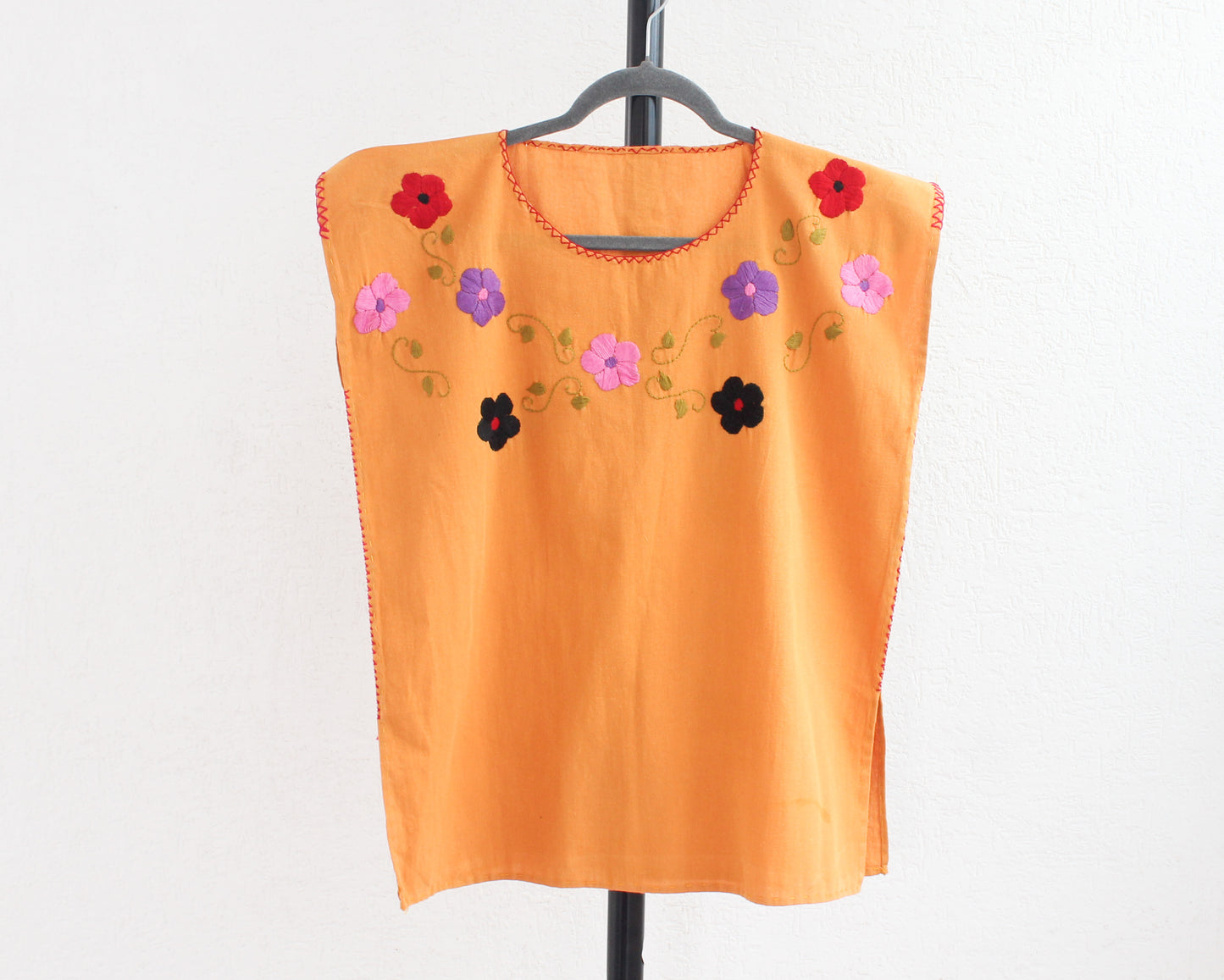 Blusa Corta Bordada Ana Mostaza Flores