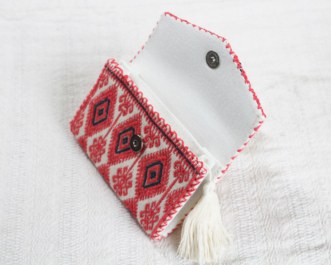 Cartera Estrellas con Coronas Coral Blanco