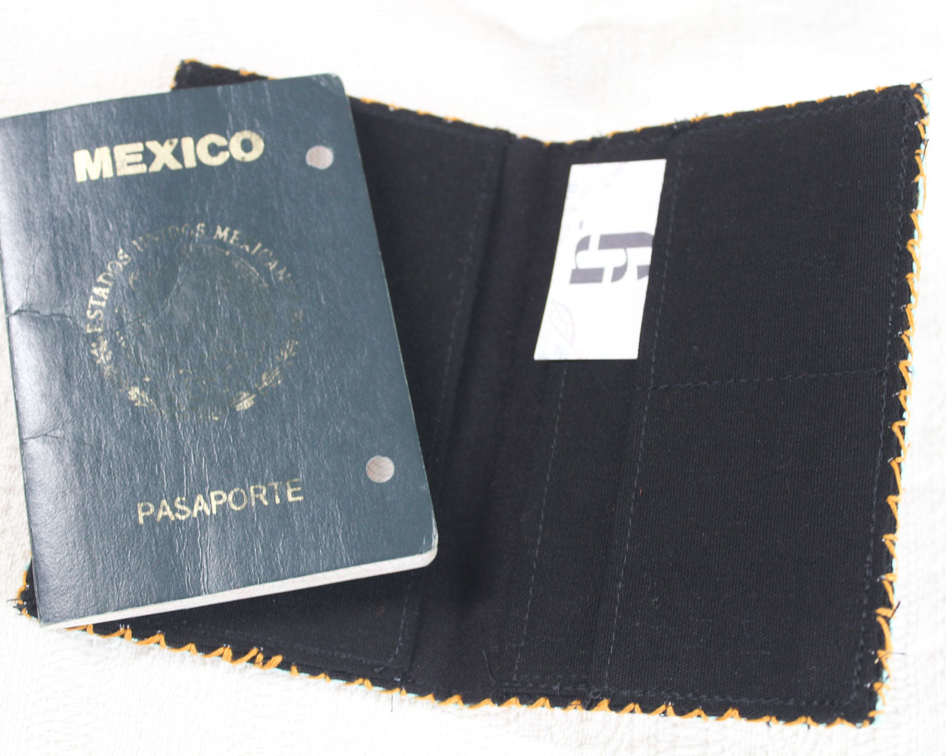 Porta Pasaporte Flores Coral Verde