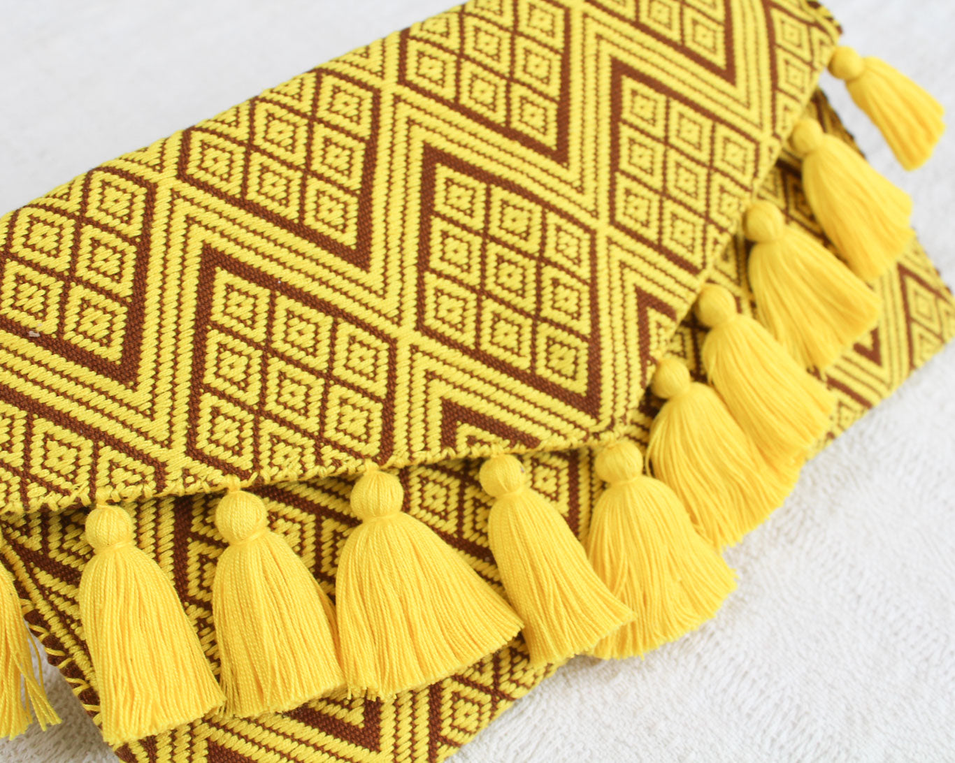 Clutch Artesanal "BATS’I LUCH" Amarillo Café