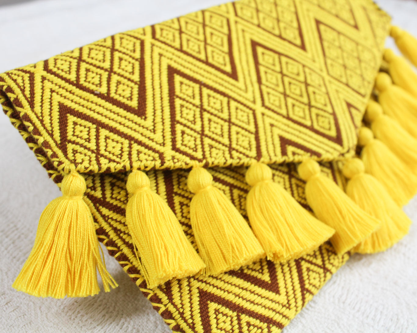 Clutch Artesanal "BATS’I LUCH" Amarillo Café