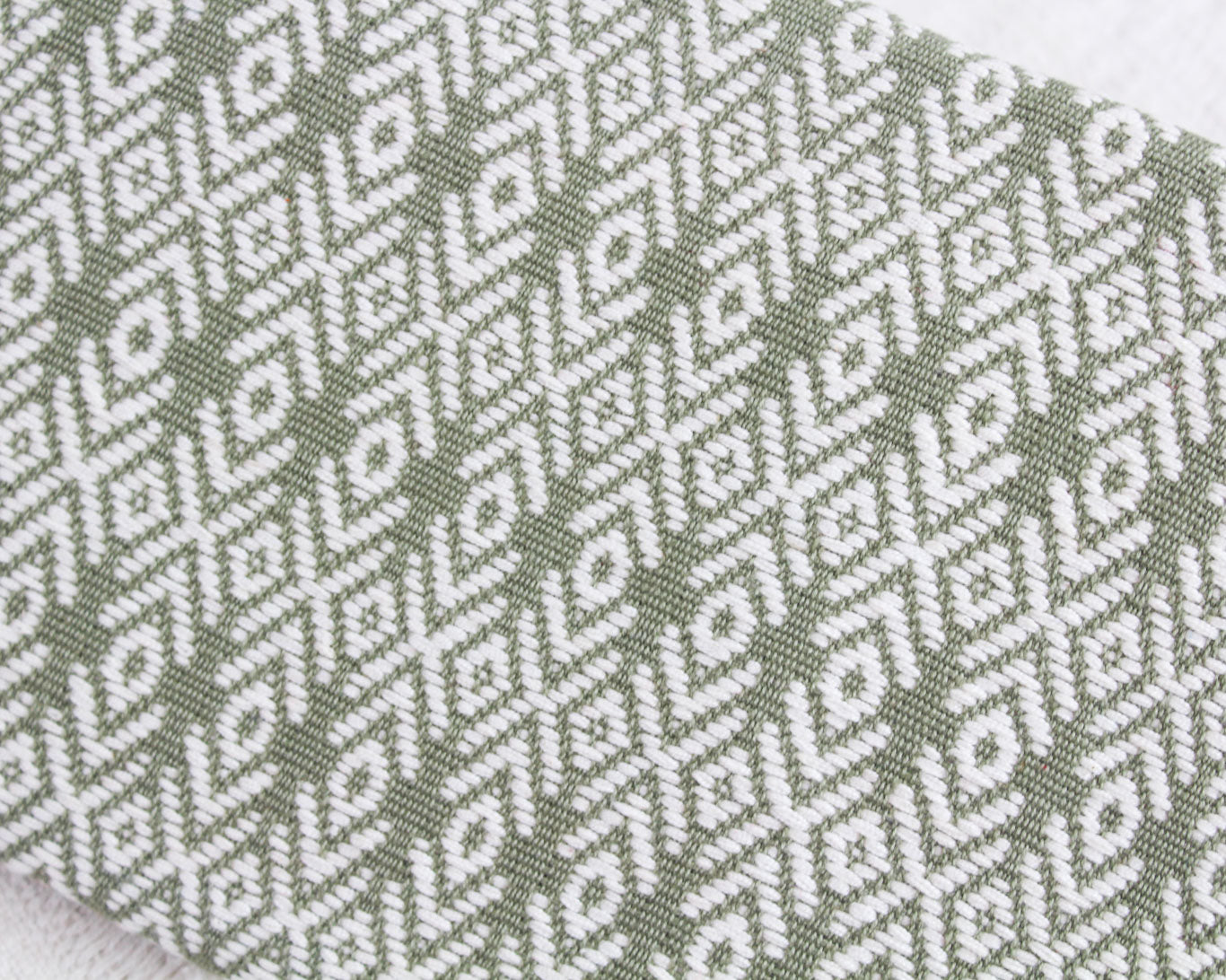 Clutch Artesanal Flores Menta Blanco