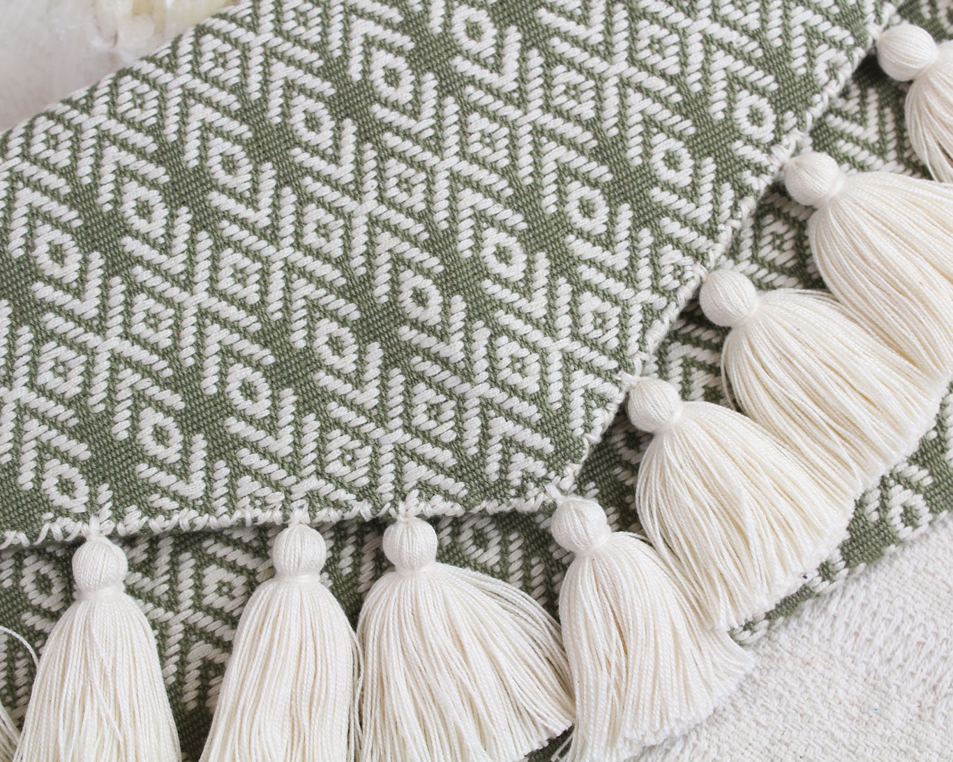 Clutch Artesanal Flores Menta Blanco