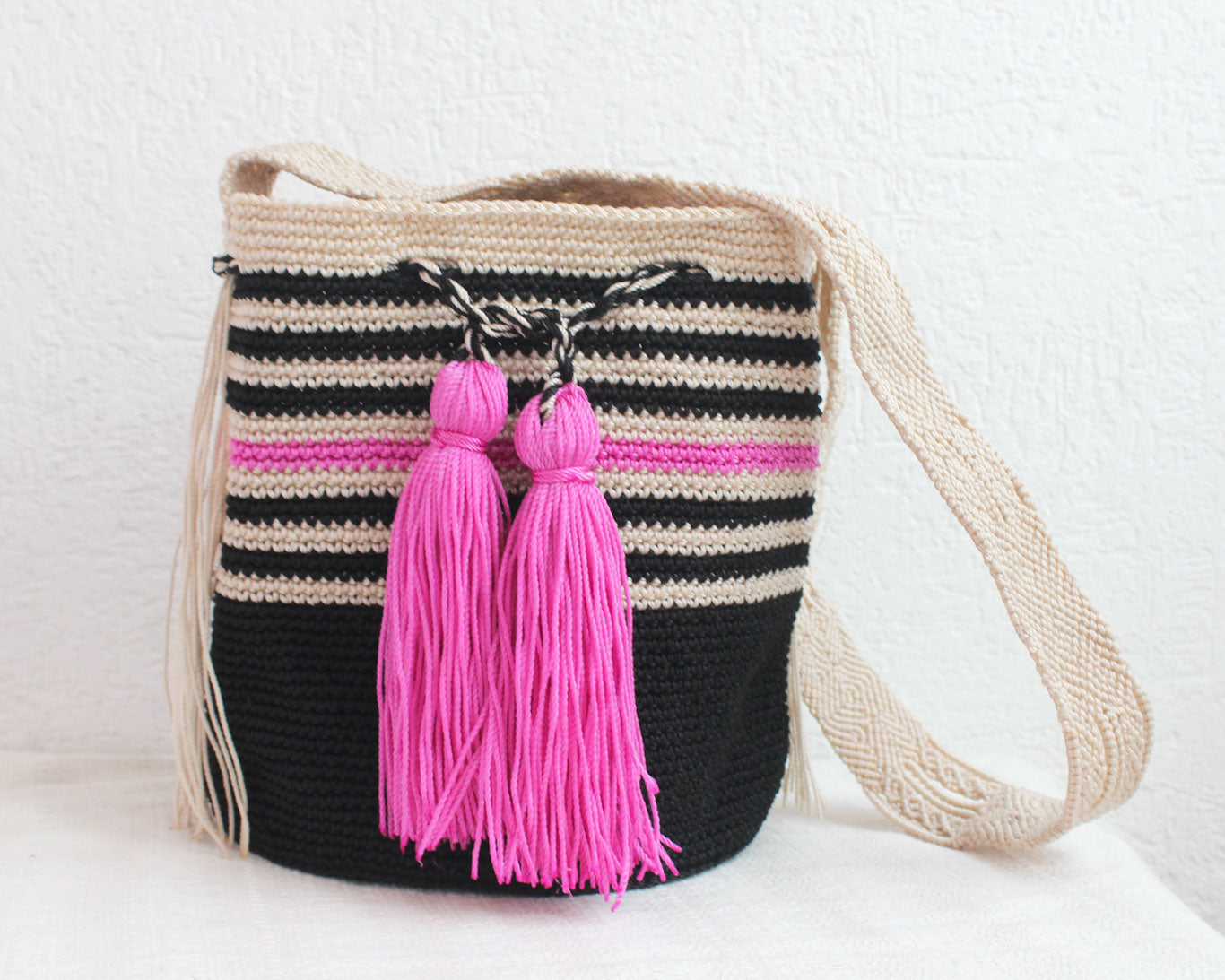 Bolso Morral Negro Marfil Rosa