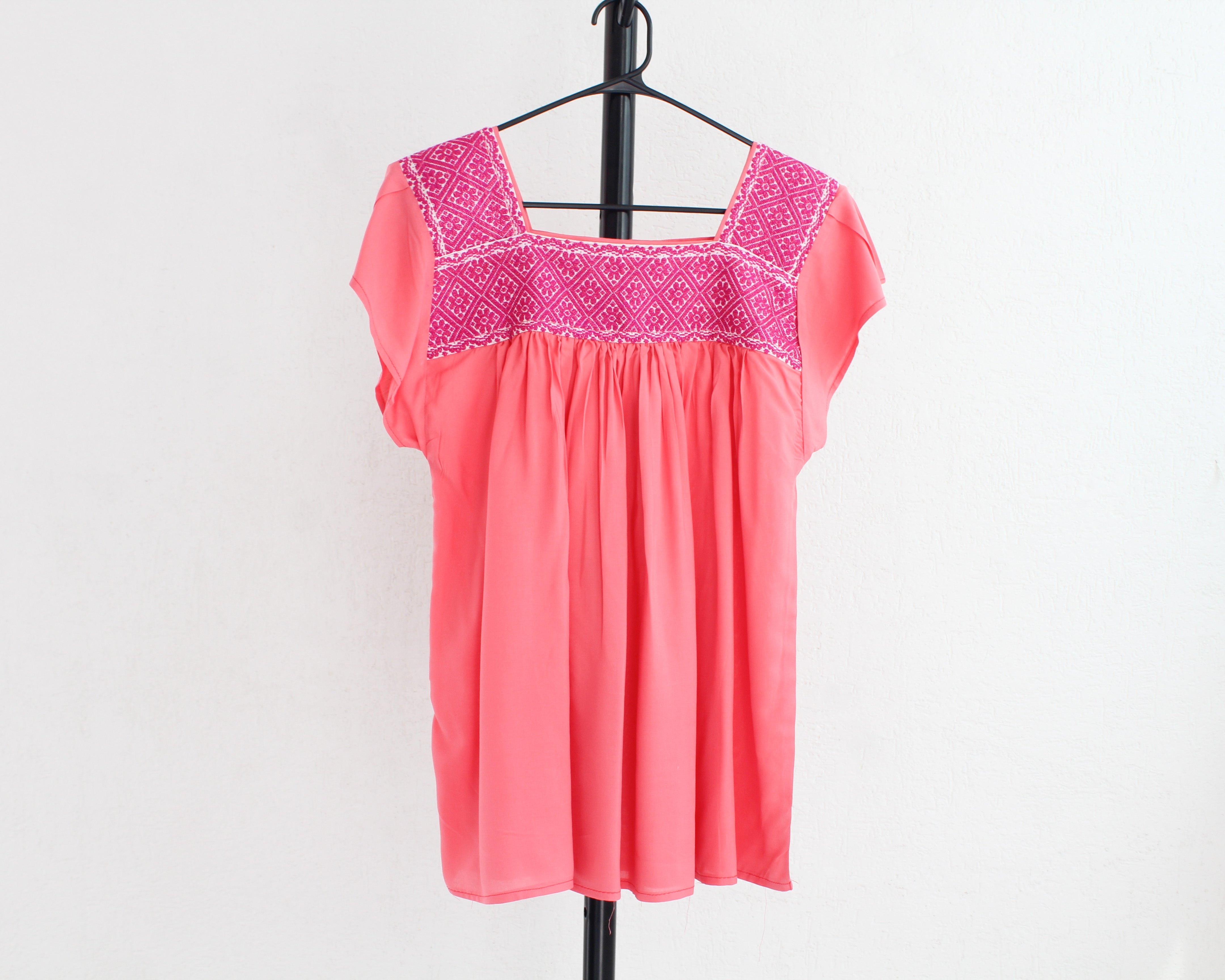 Blusa Bordada Tania Coral Flores