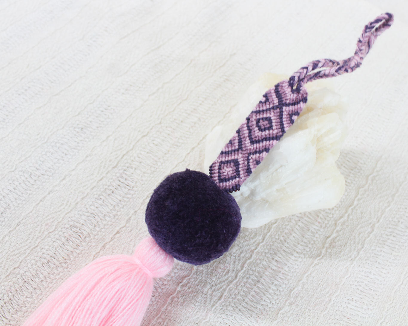 Campanitas, pompón y pulsera Rosa