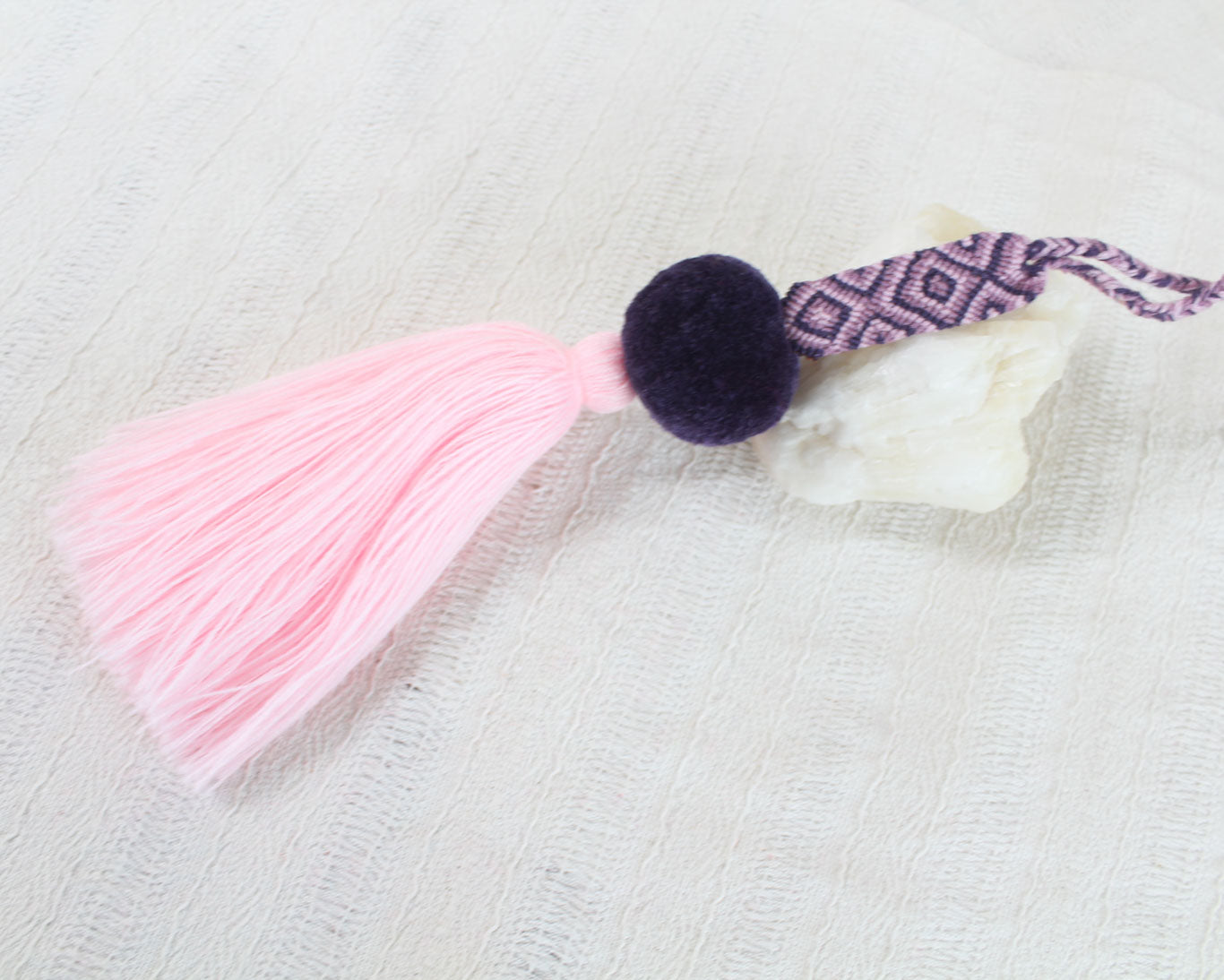 Campanitas, pompón y pulsera Rosa