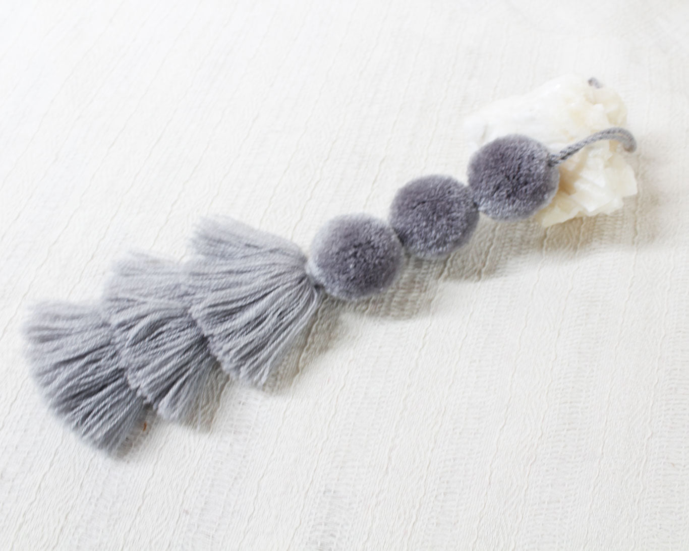 Pompones 3 Gris