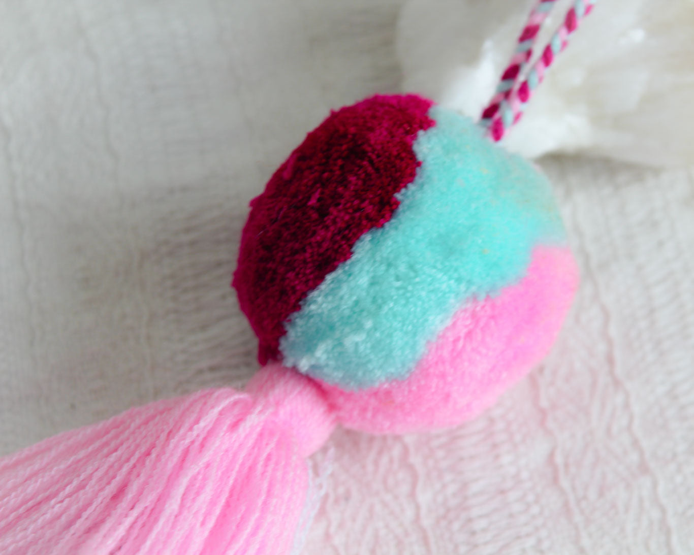 Pompón Grande Magenta Azul Rosa