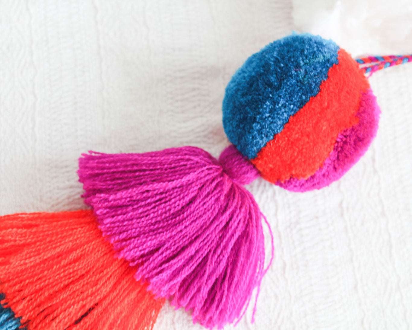 Pompón Grande Azul Coral Magenta