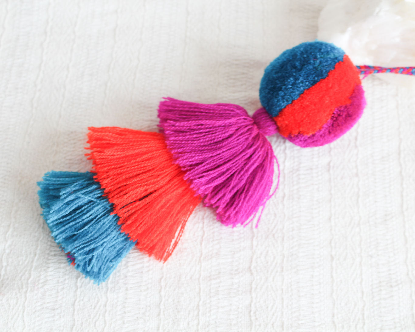 Pompón Grande Azul Coral Magenta