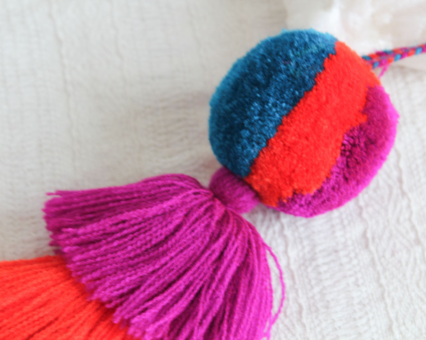 Pompón Grande Azul Coral Magenta