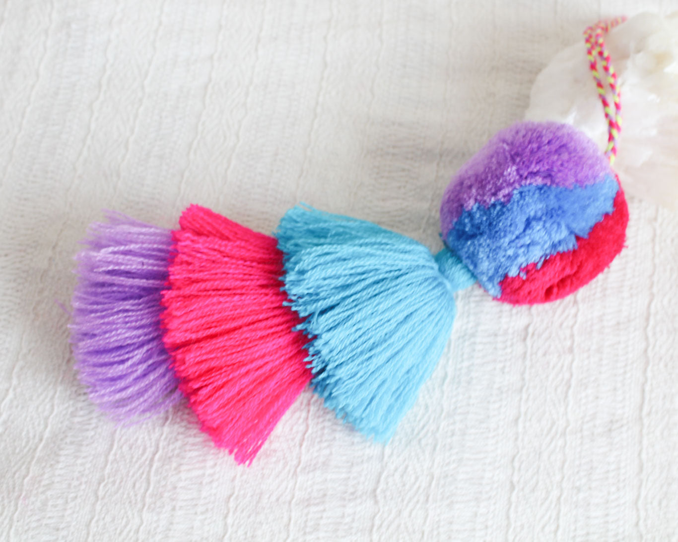 Pompón Grande Lila Azul Rosa