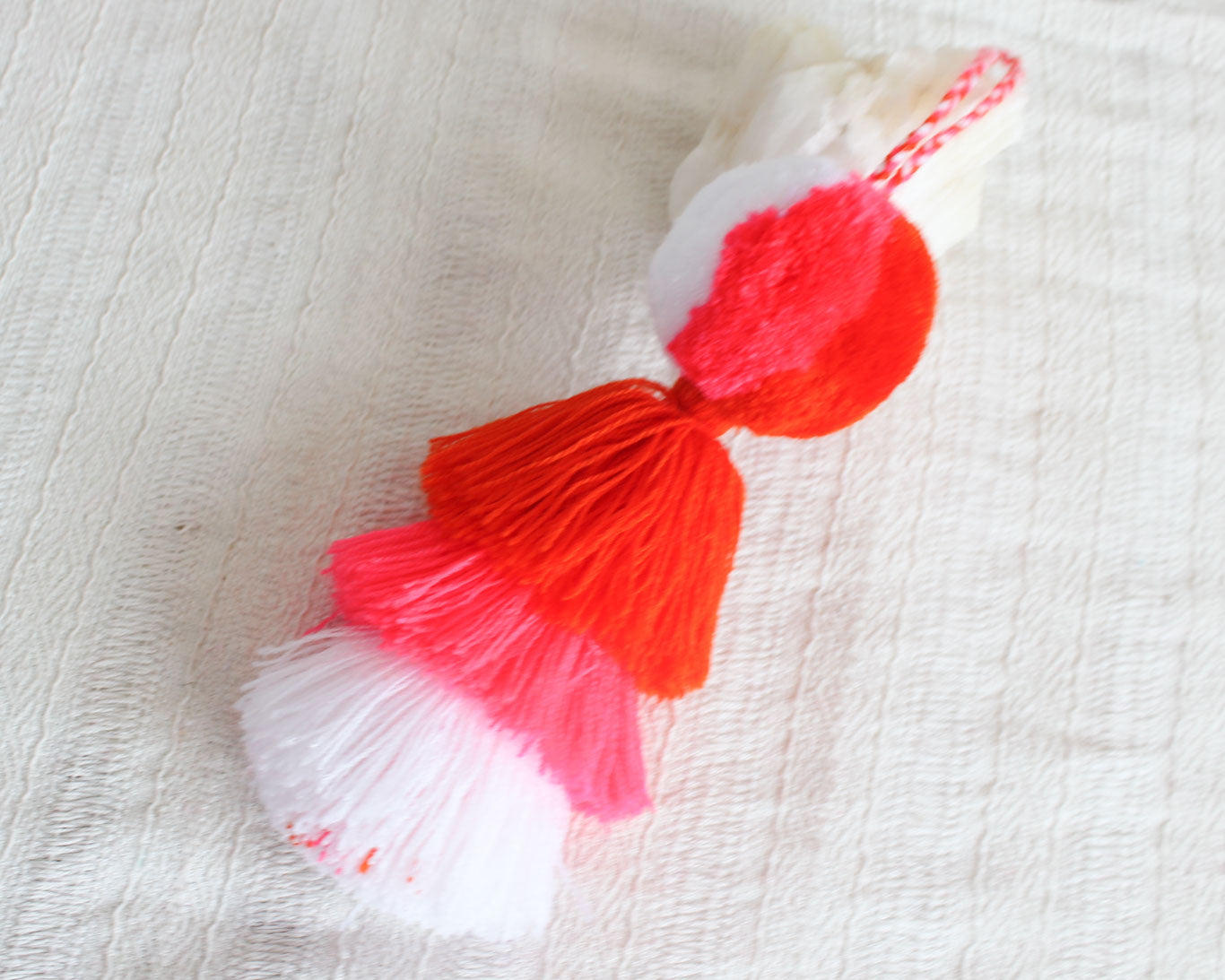 Pompón Grande Blanco Coral naranja