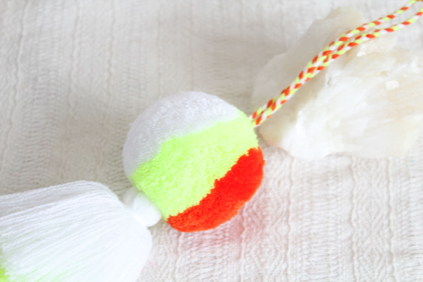 Pompón Grande Blanco Verde Naranja