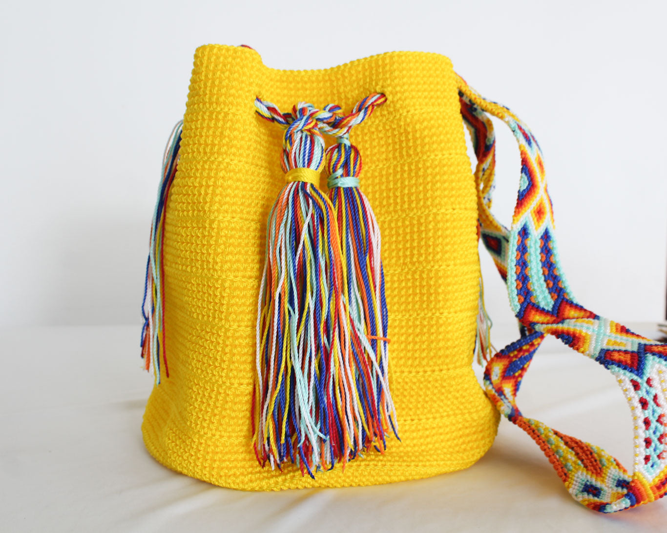 Bolso Morral Amarillo cinta de colores