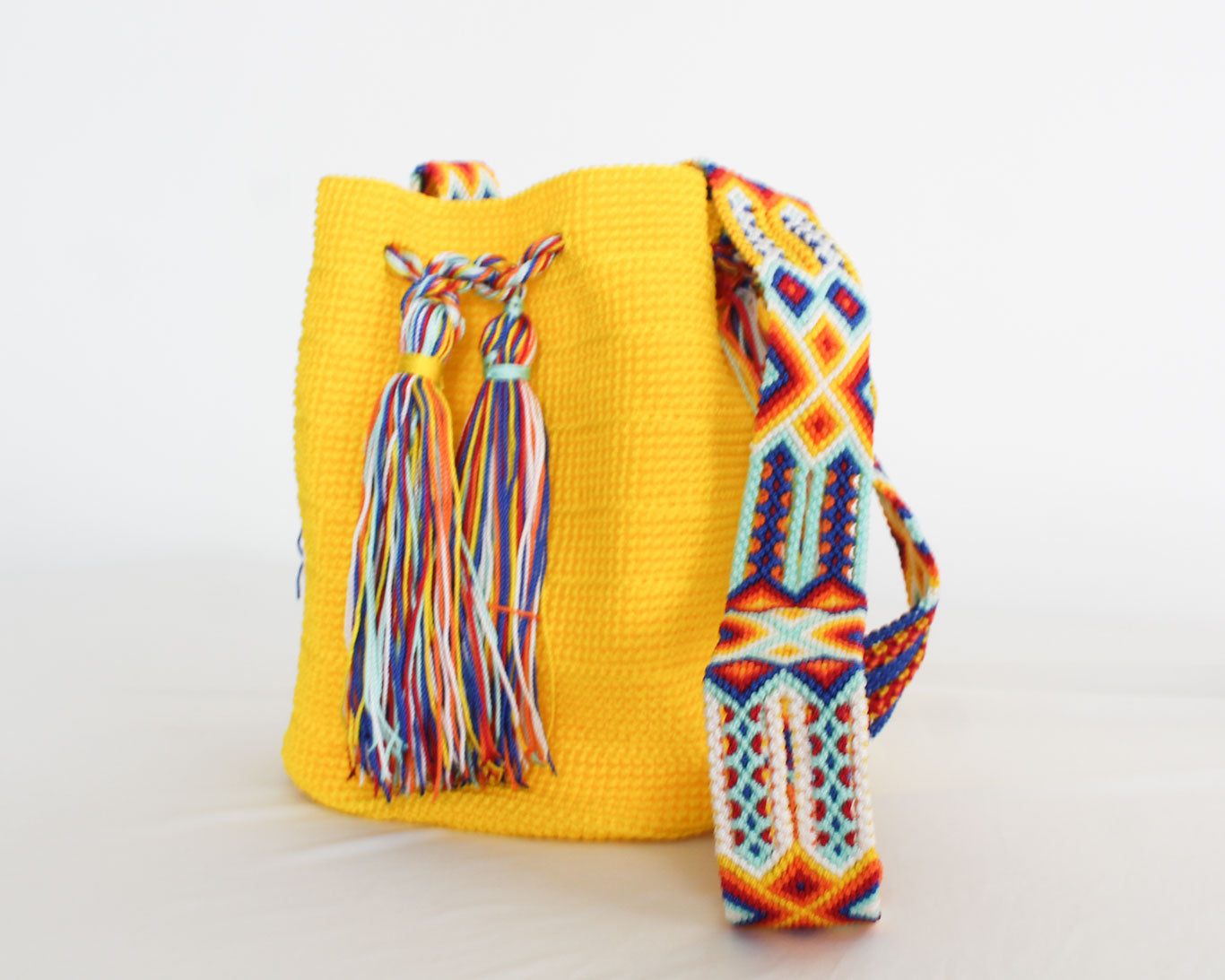 Bolso Morral Amarillo cinta de colores