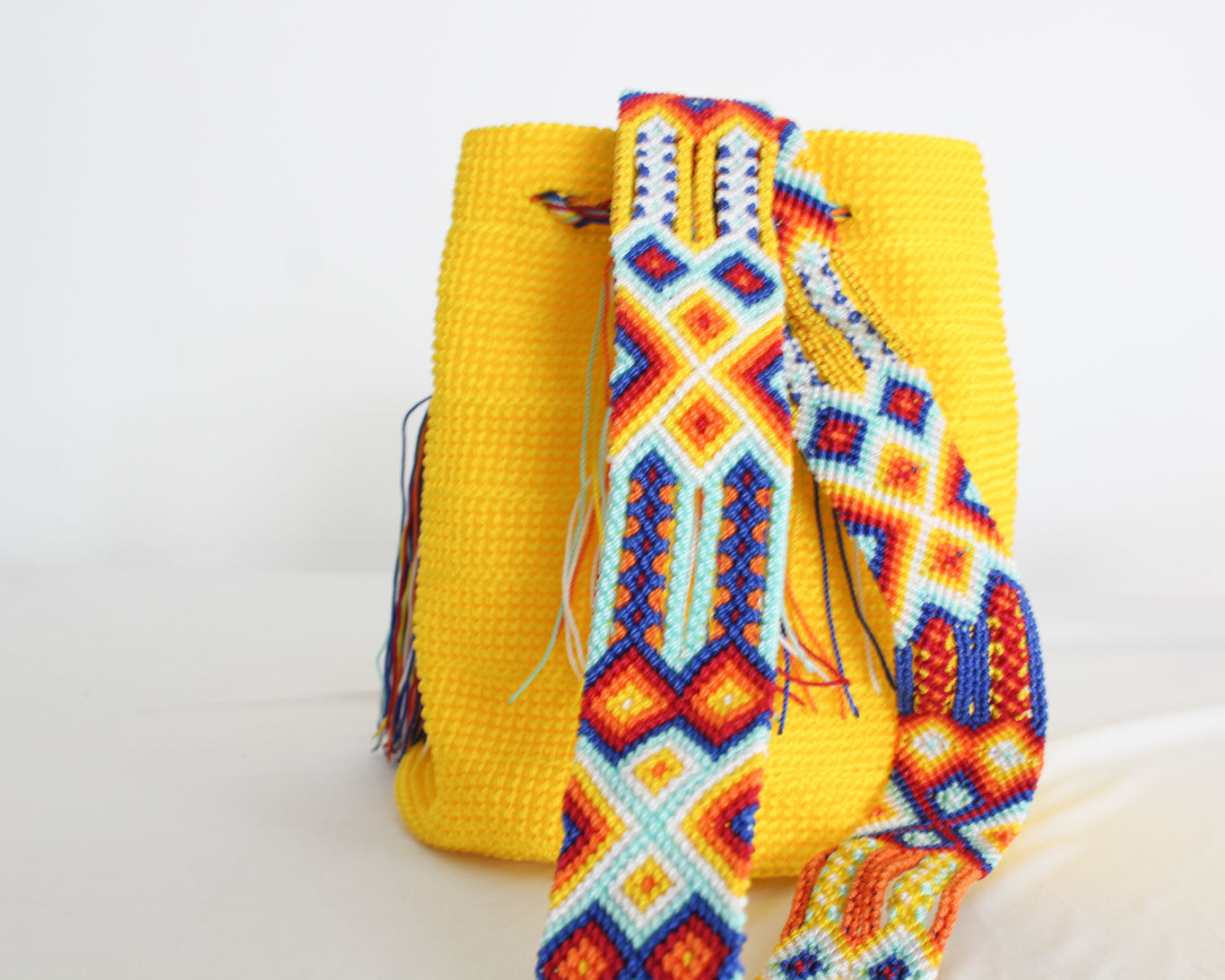 Bolso Morral Amarillo cinta de colores