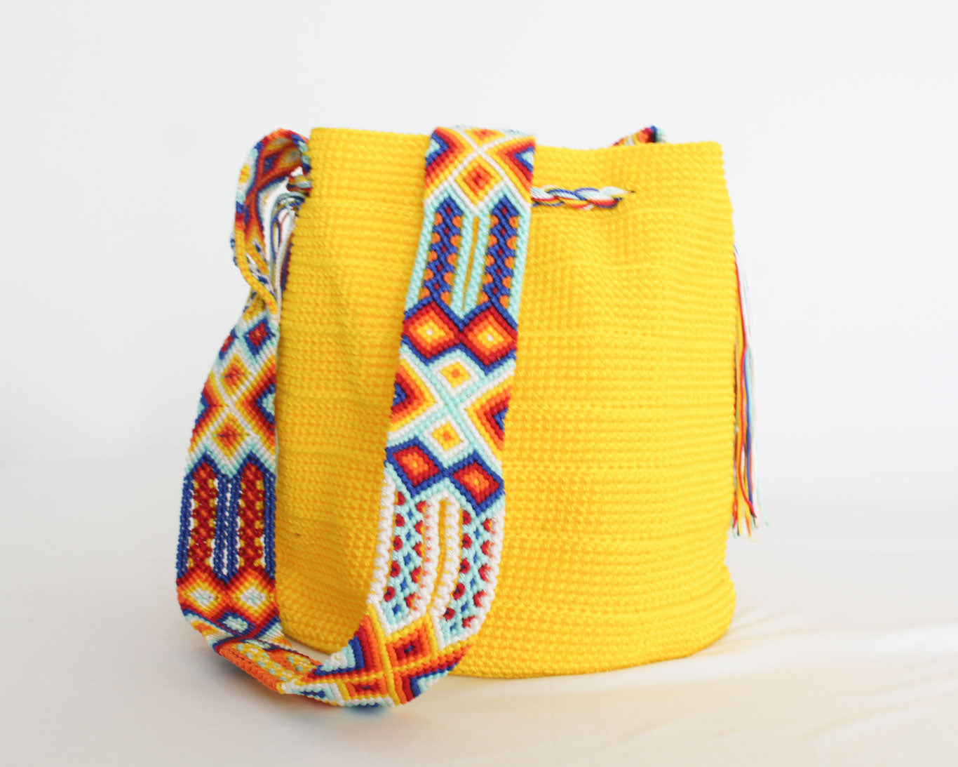 Bolso Morral Amarillo cinta de colores