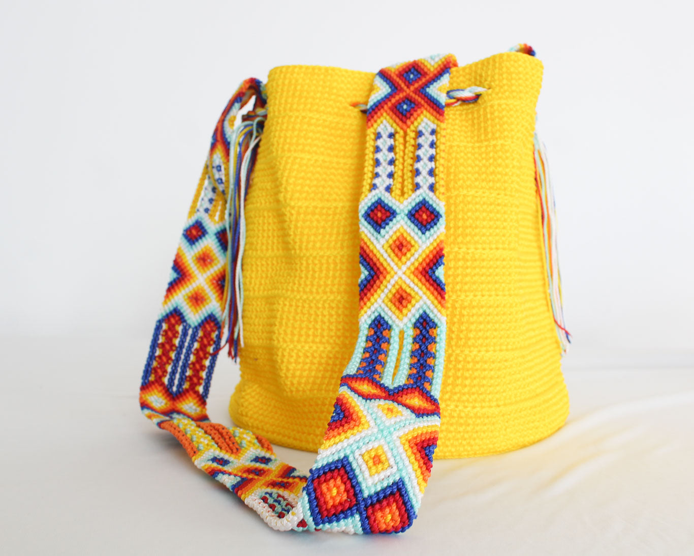 Bolso Morral Amarillo cinta de colores