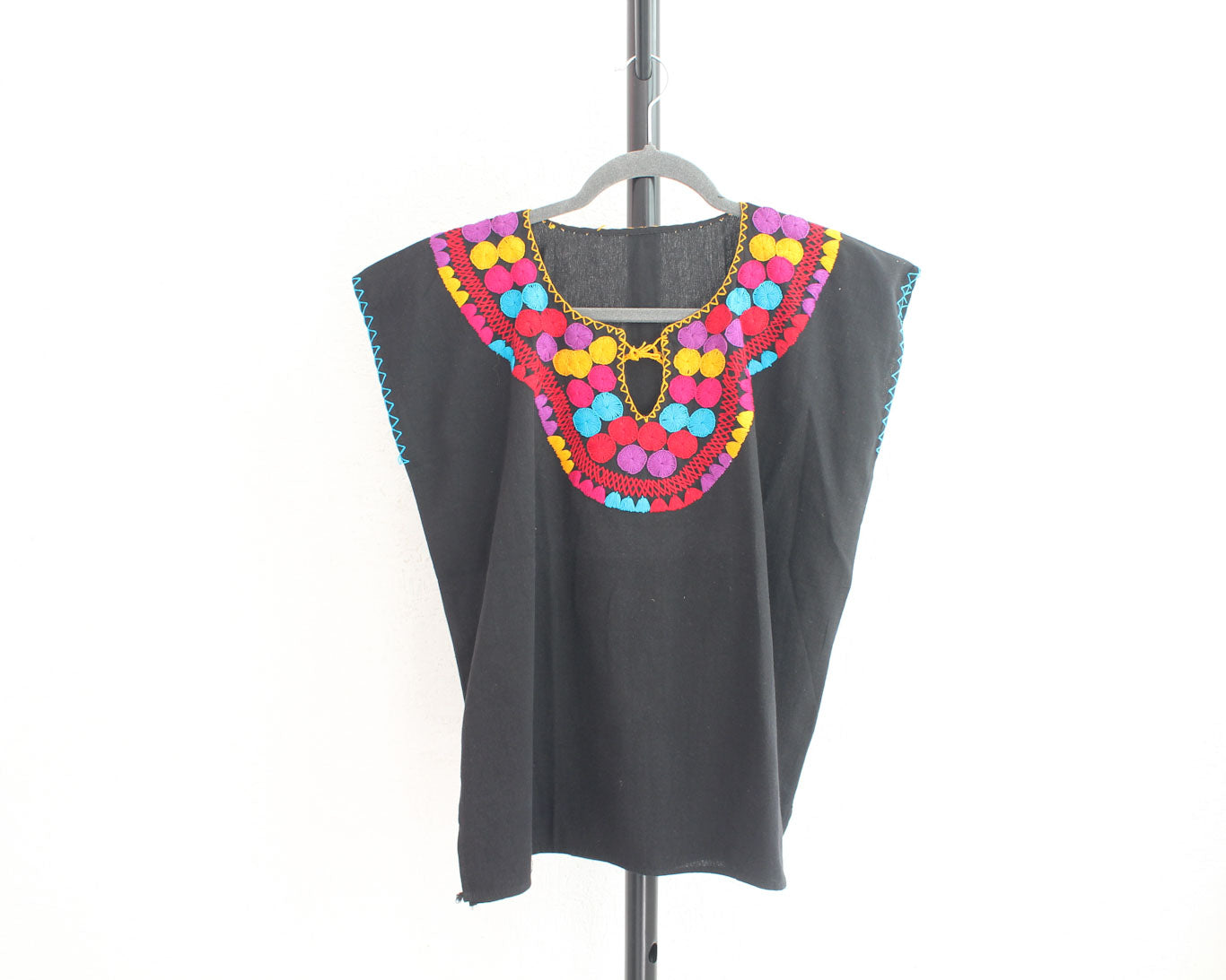 Blusa Corta Bordada Circulos Colores