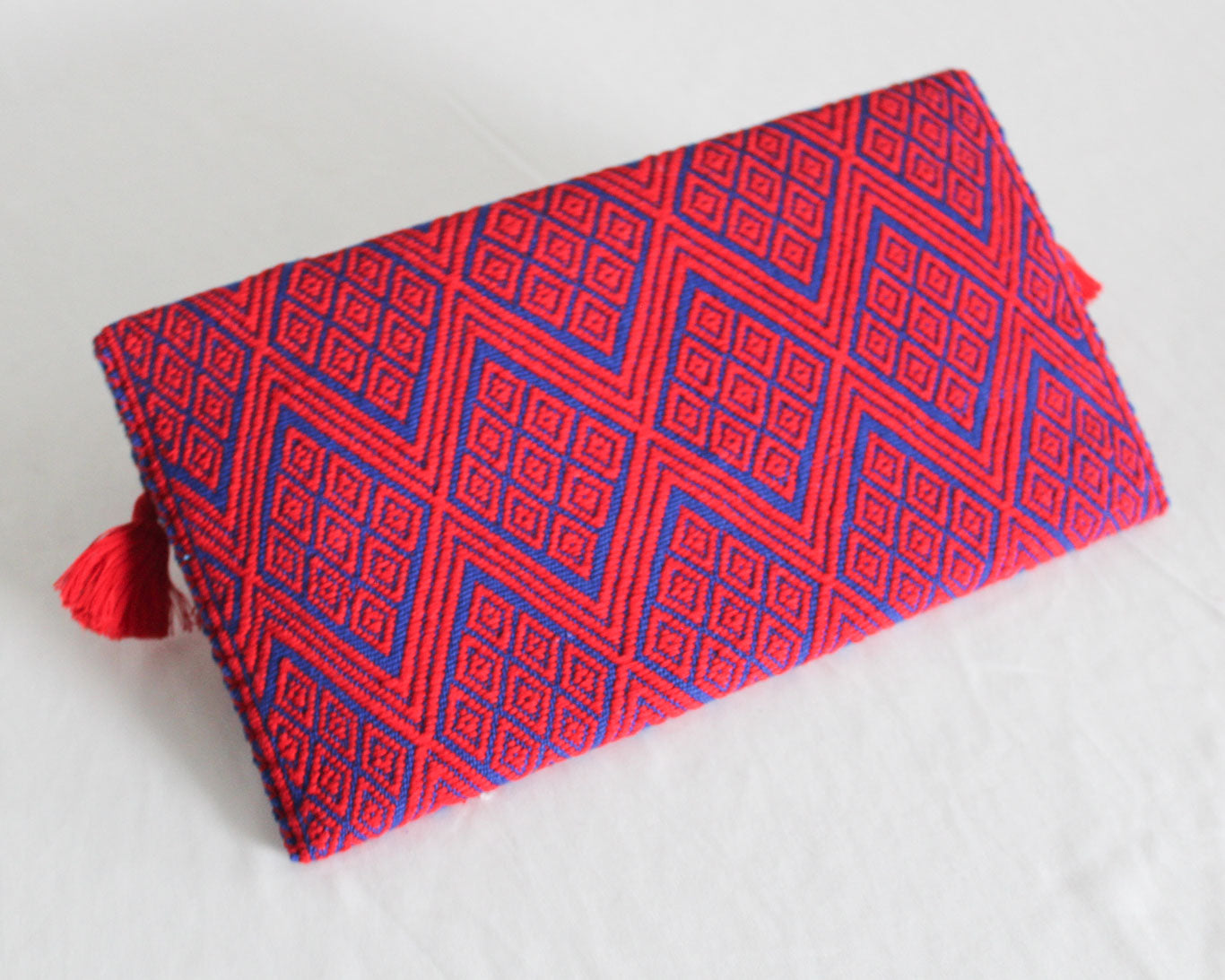 Clutch Artesanal Rojo Azul "BATS’I LUCH"