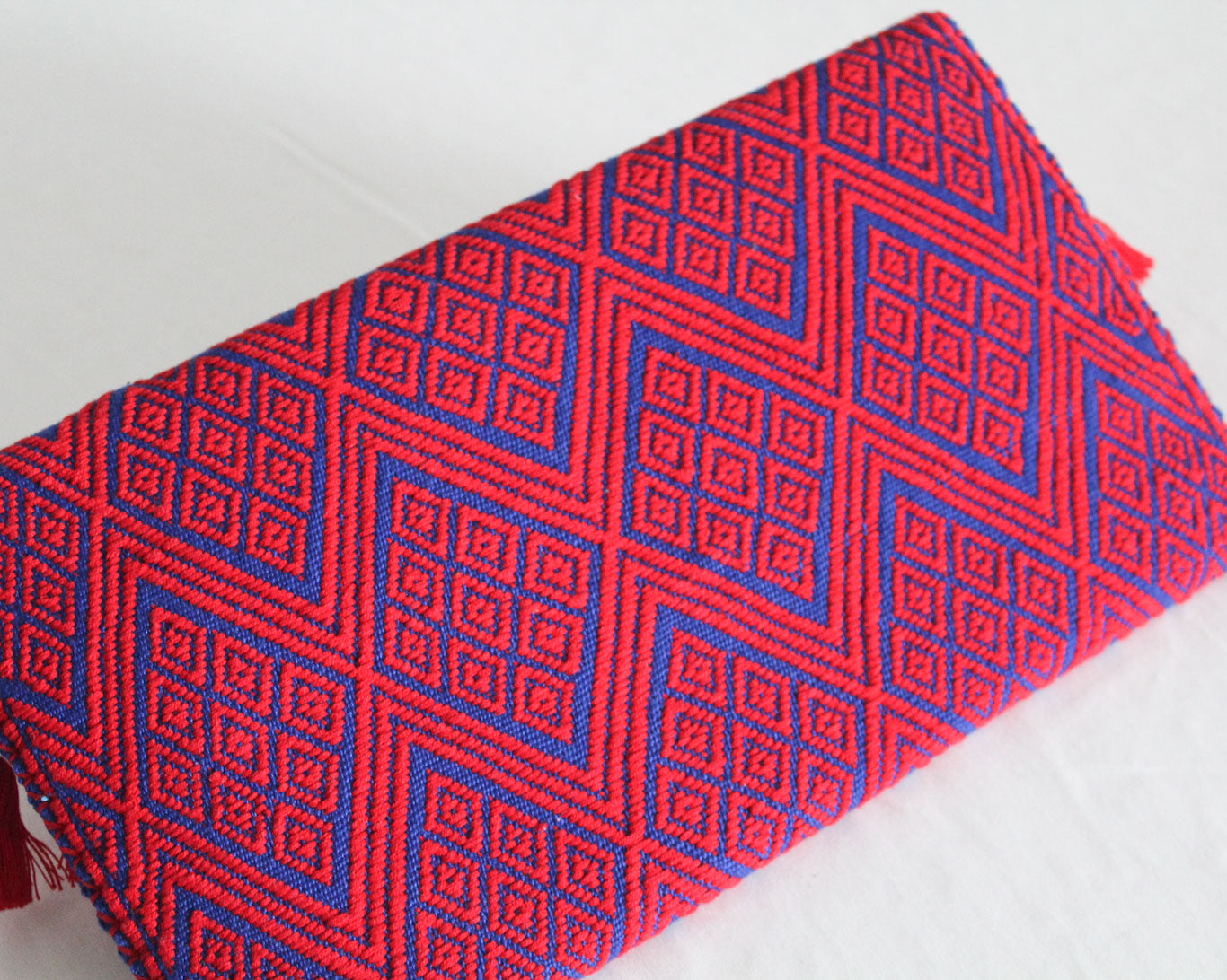 Clutch Artesanal Rojo Azul "BATS’I LUCH"