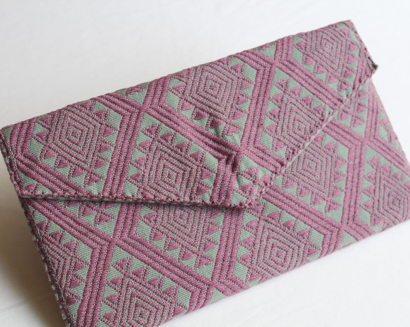 Clutch Artesanal Estrellas Diamante Menta Malva