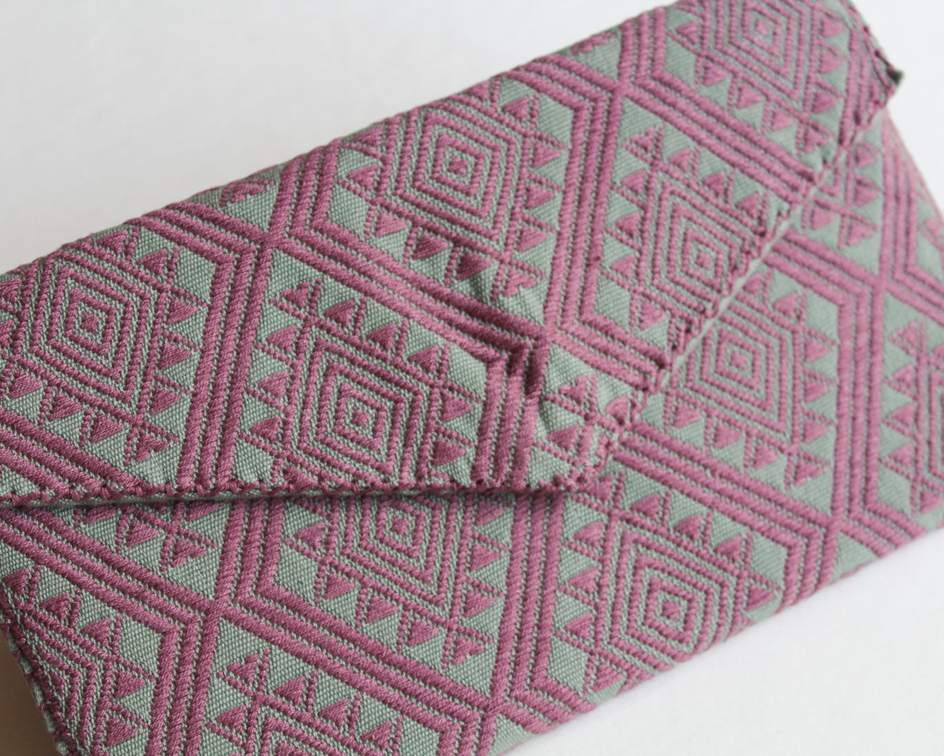 Clutch Artesanal Estrellas Diamante Menta Malva