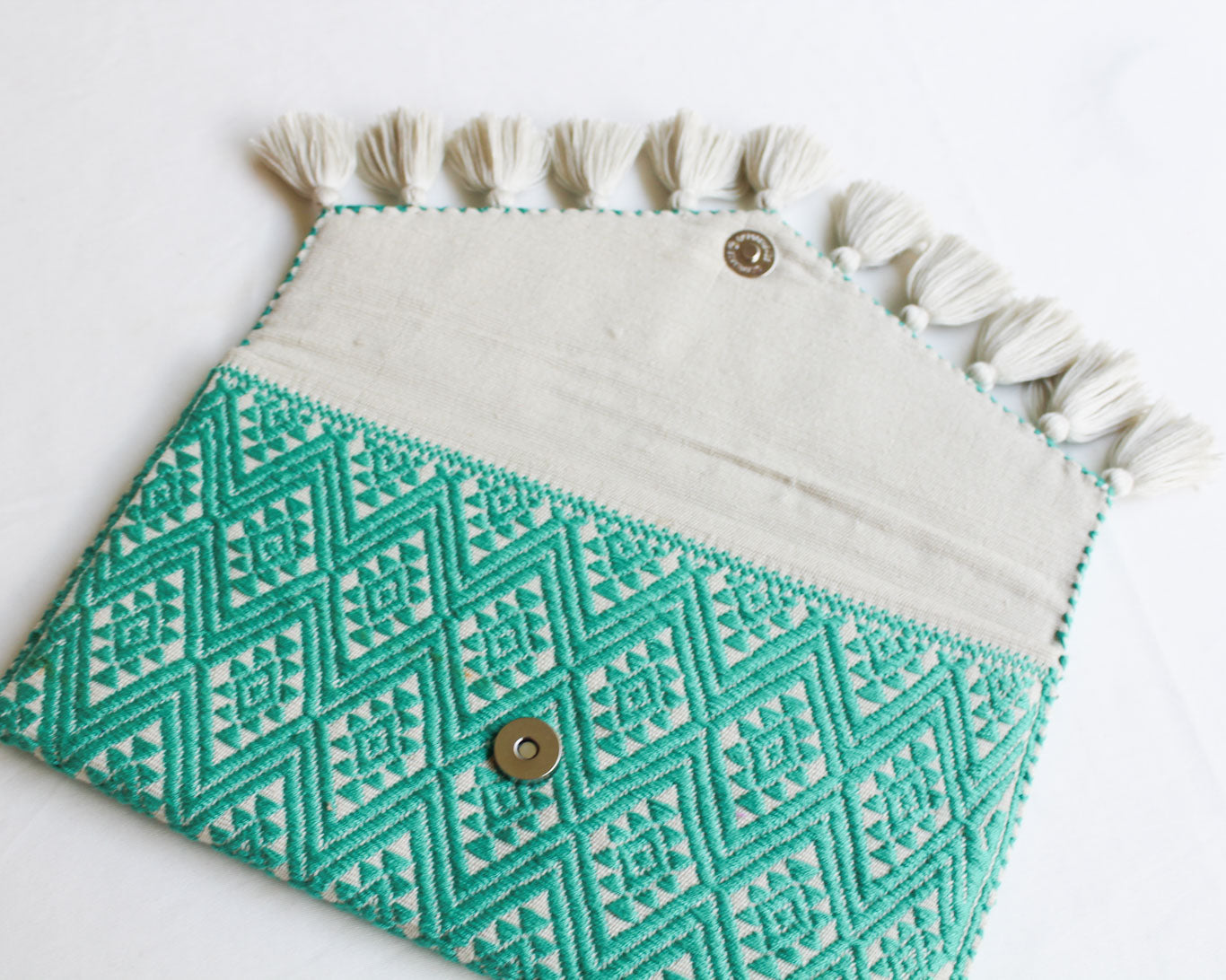 Clutch Artesanal Estrellas Turquesa Blanco