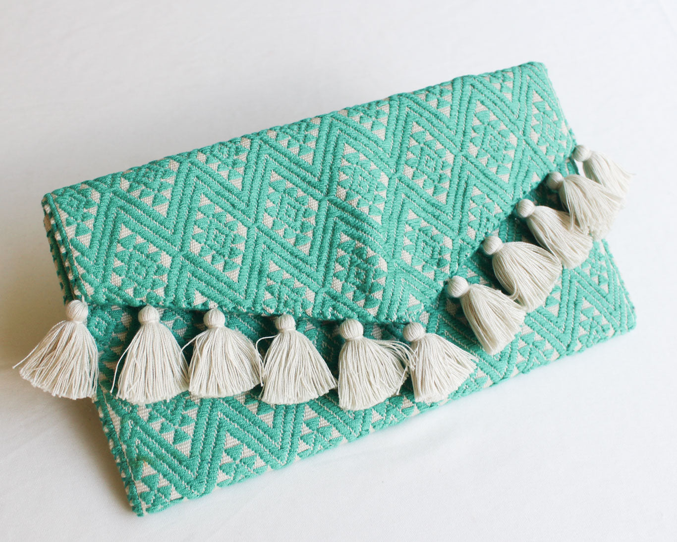 Clutch Artesanal Estrellas Turquesa Blanco