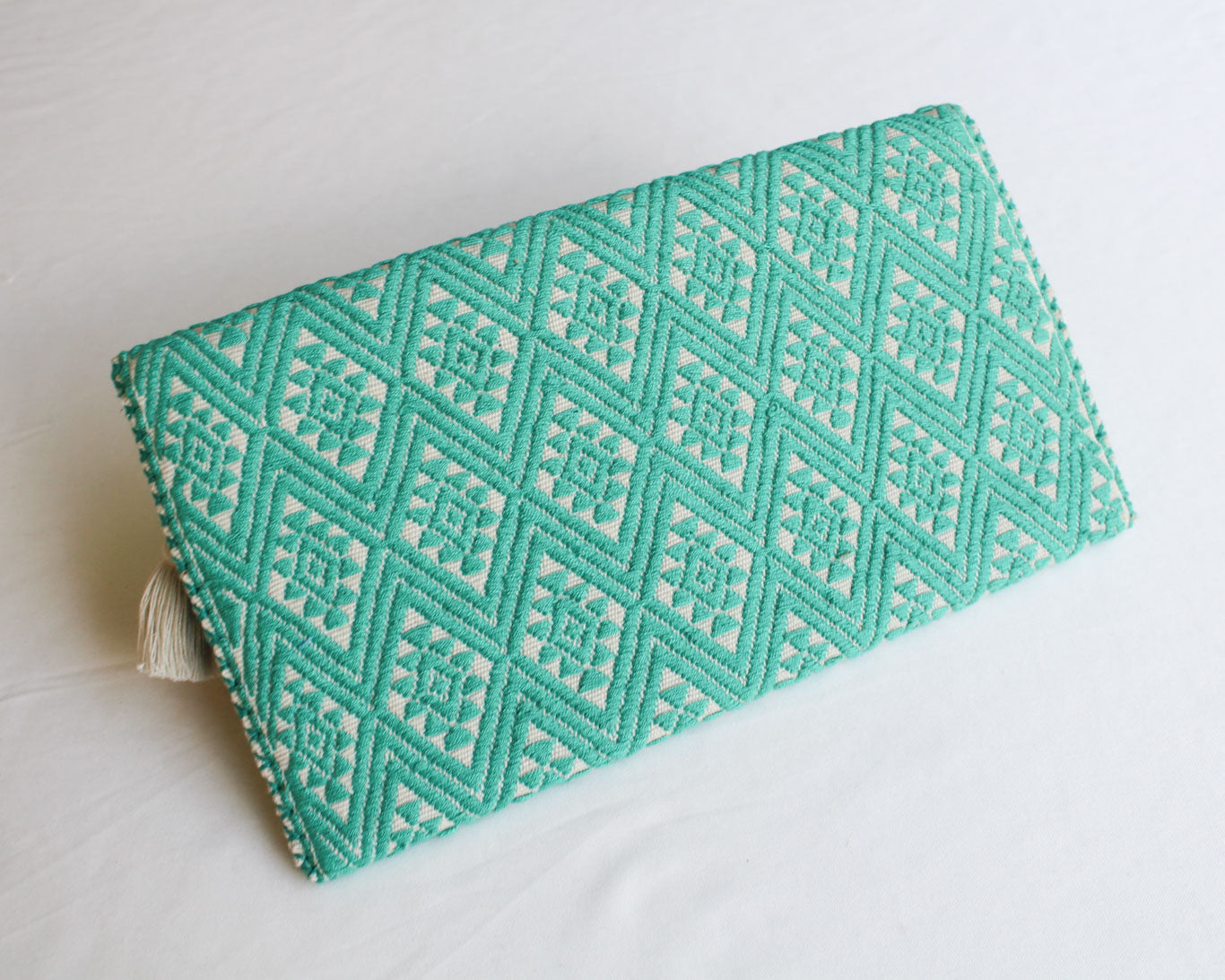 Clutch Artesanal Estrellas Turquesa Blanco