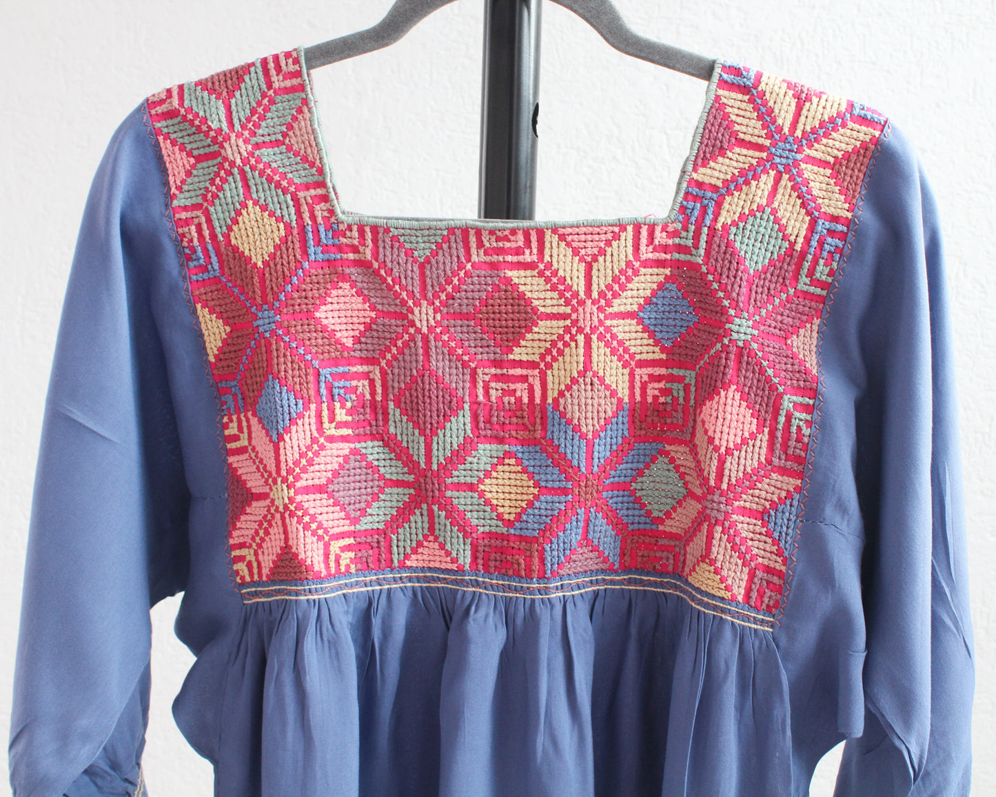 Blusa Gloria Punto de Cruz Azul Rosa