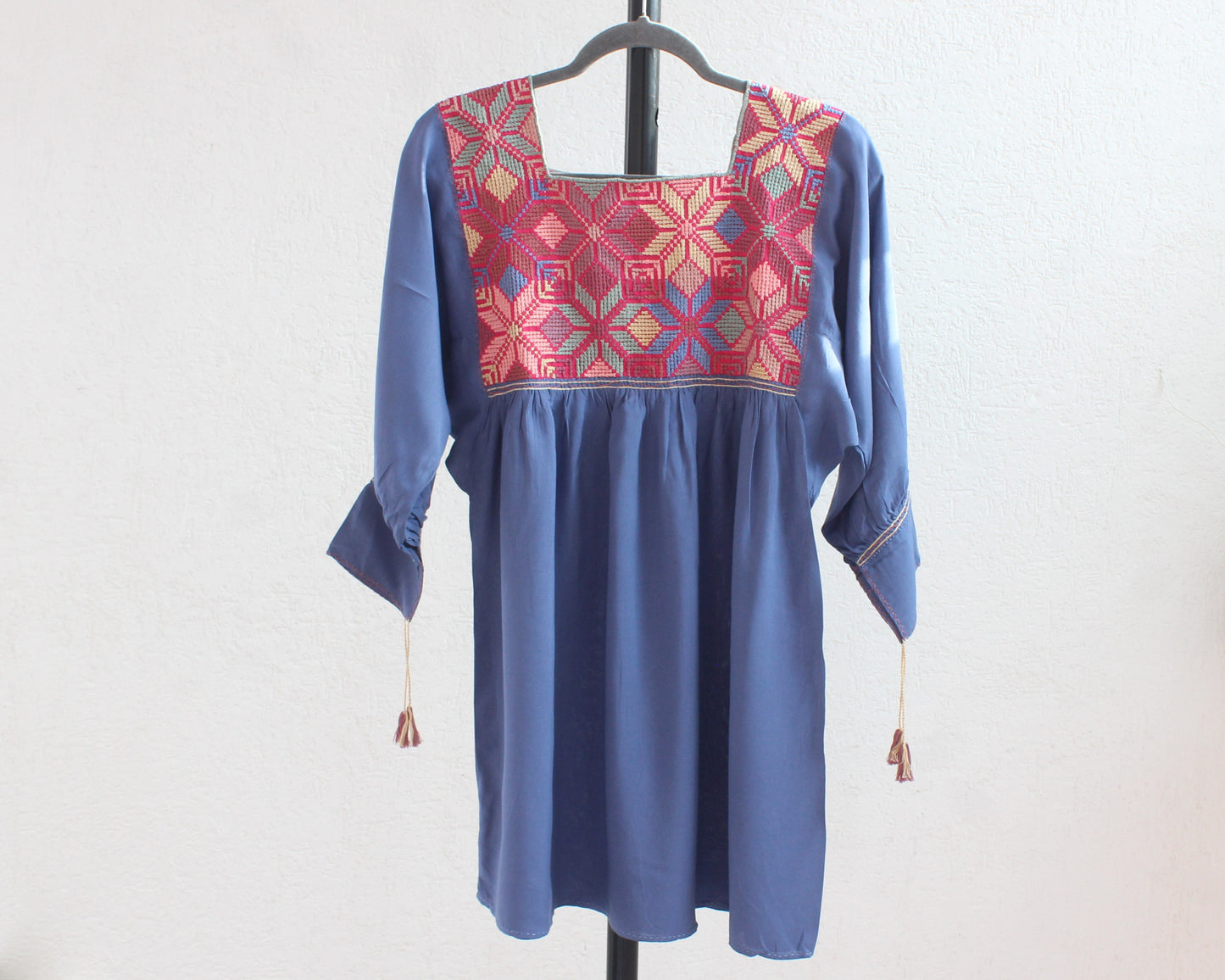Blusa Gloria Punto de Cruz Azul Rosa