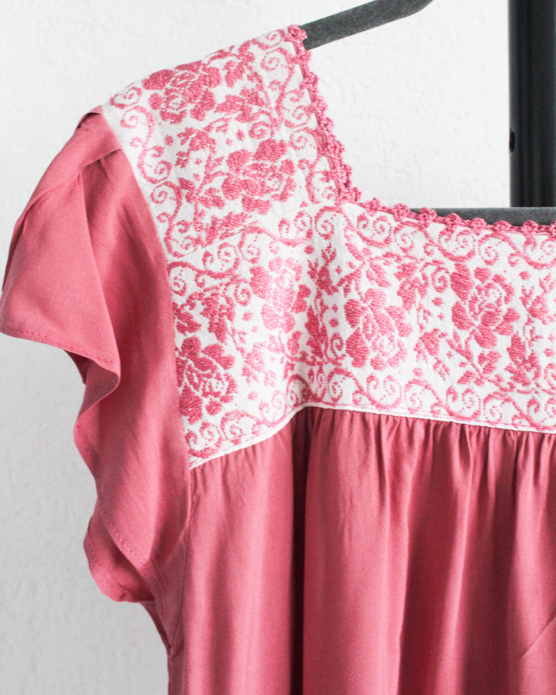 Vestido Tania Bordado Rositas Palo de Rosa