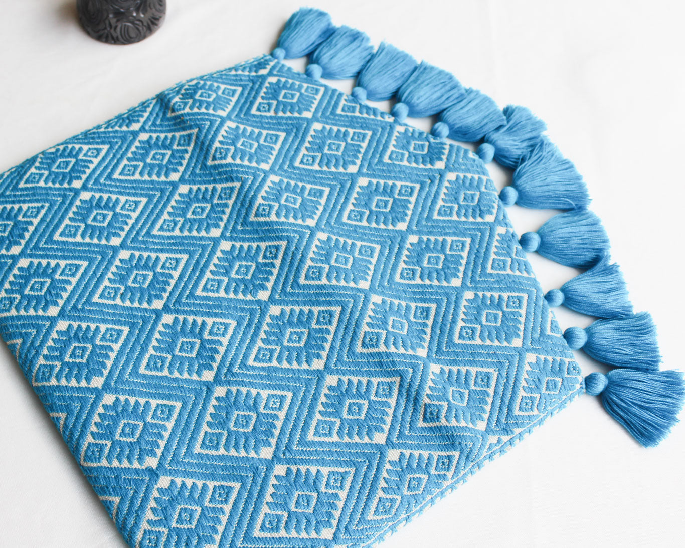 Clutch Artesanal Flores Azul Blanco