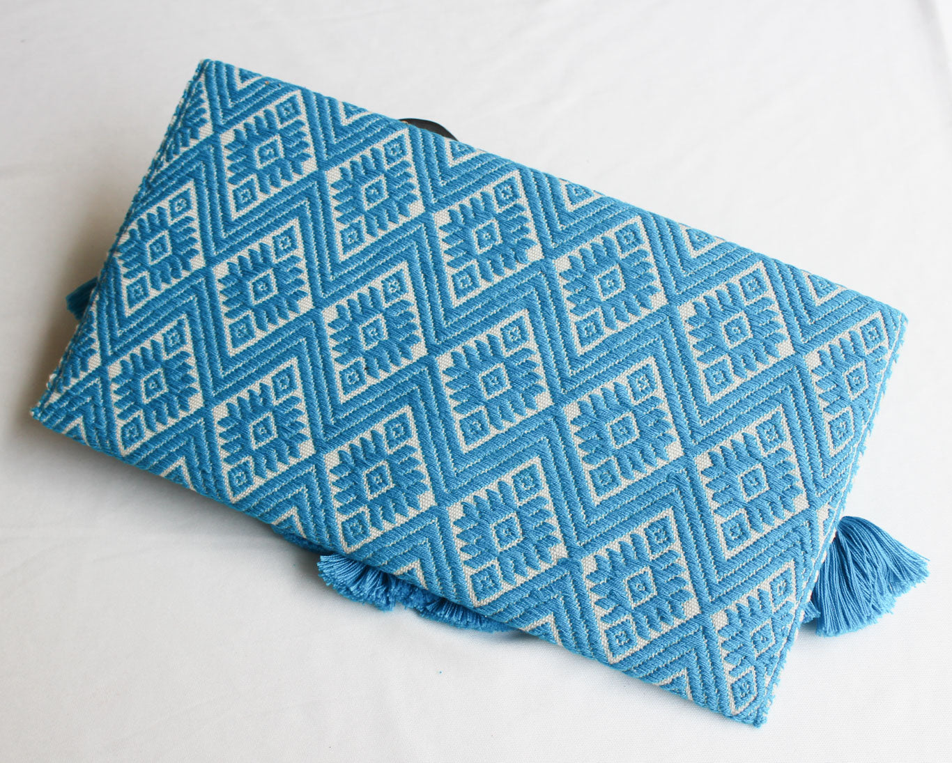 Clutch Artesanal Flores Azul Blanco