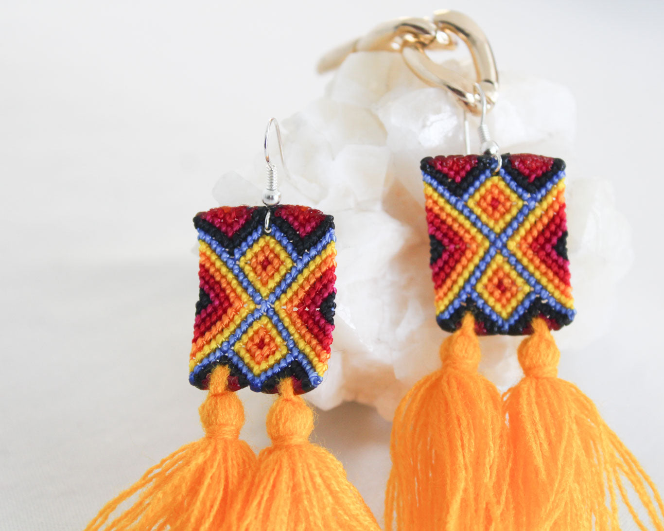 Aretes Rectángulos Tejidos Amarillo /Azules /Rojo