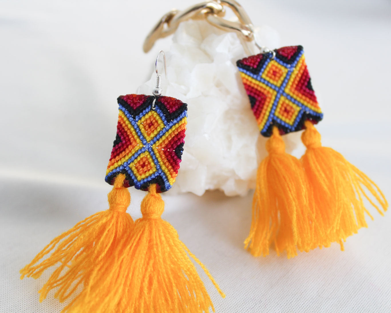 Aretes Rectángulos Tejidos Amarillo /Azules /Rojo