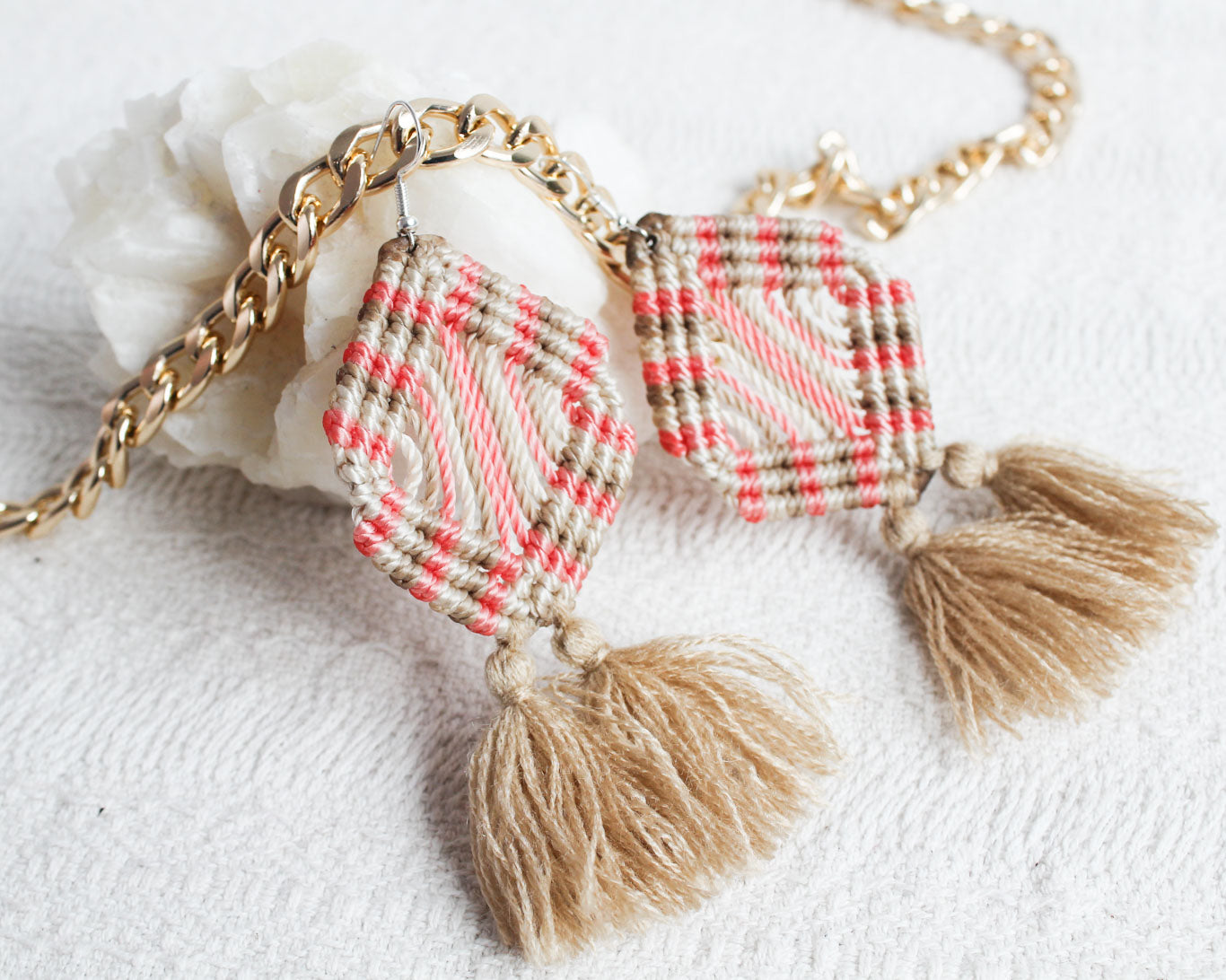 Aretes Tejidos Coral Beige Marfil