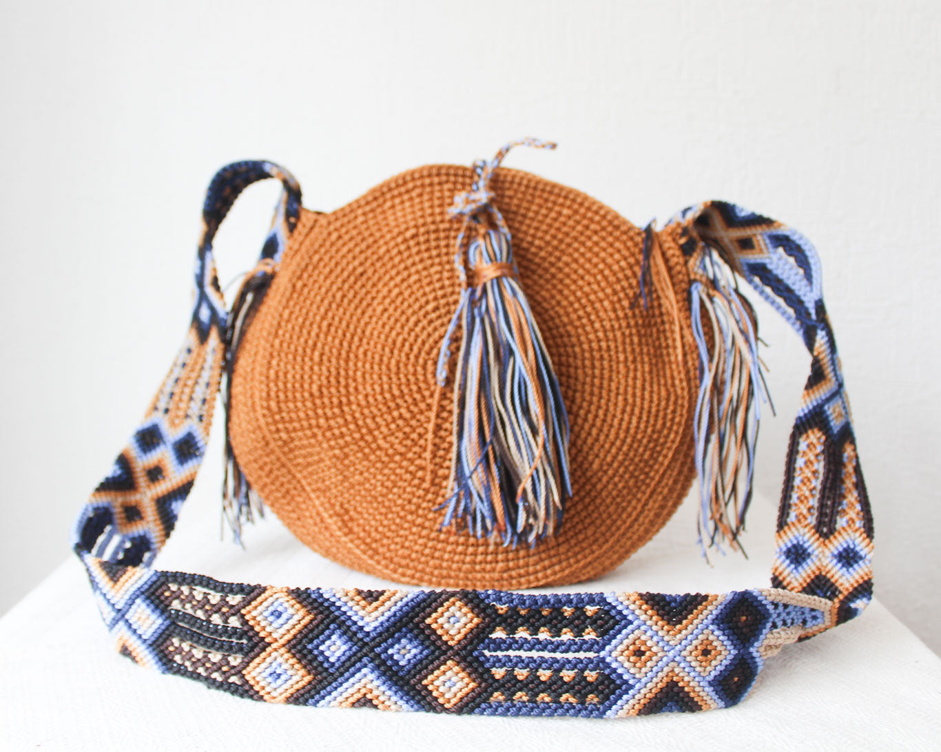 Bolso Redondo Marrón Azul