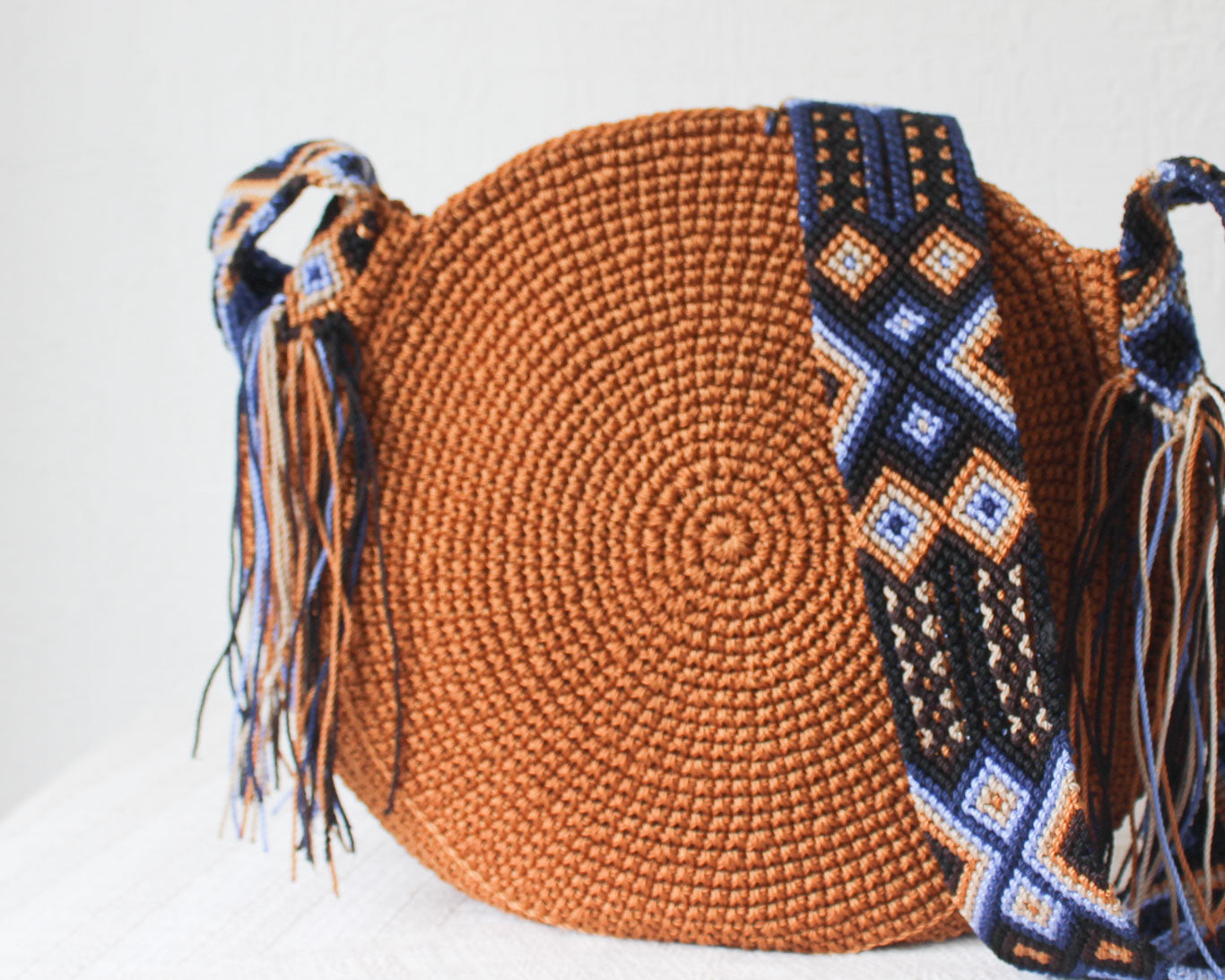 Bolso Redondo Marrón Azul