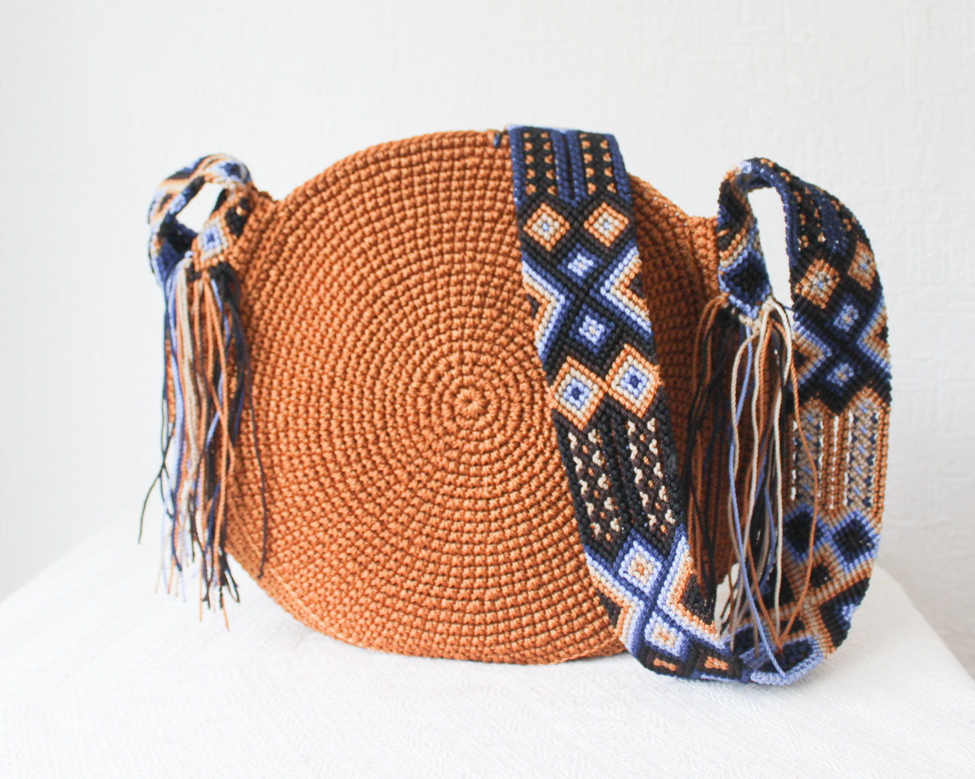 Bolso Redondo Marrón Azul