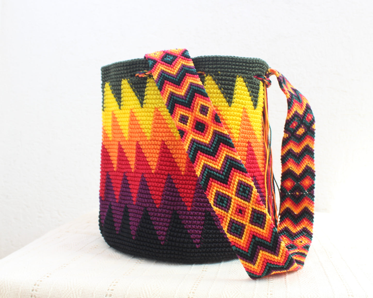 Bolso Morral Zig Zag Negro Verde Naranja