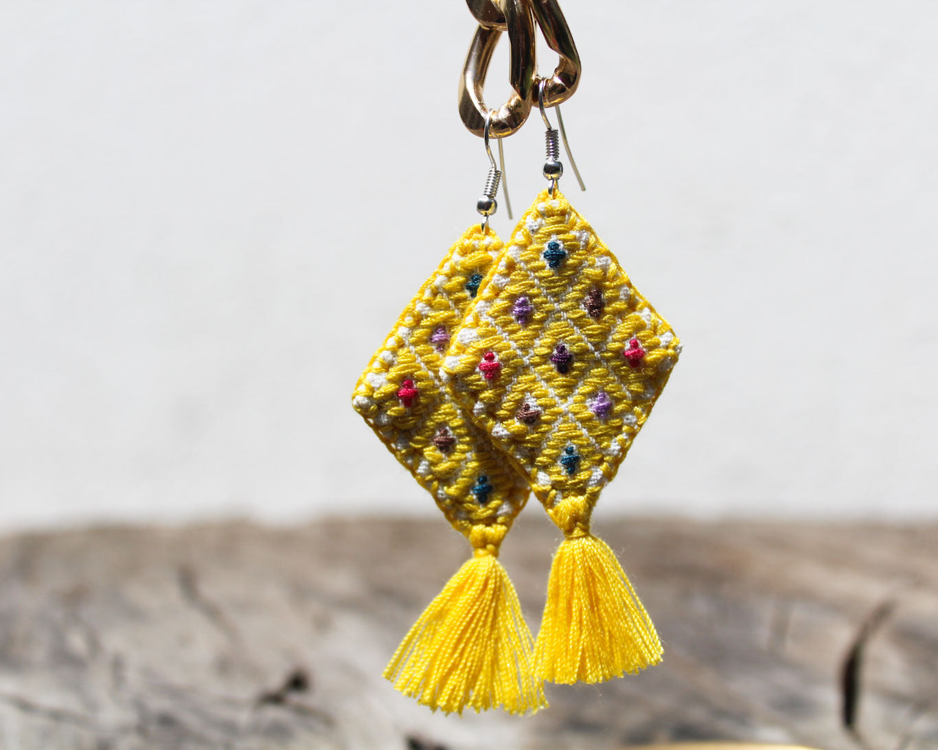 Aretes Cosmos Amarillo Colores